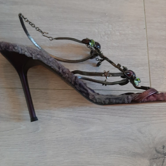 One of a kind sandals - Picture 4 of 7